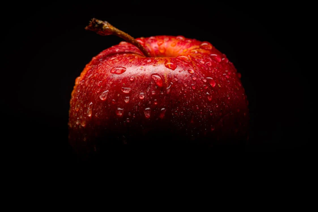 7 Surprising Reasons to Eat an Apple Every Day (It’s Not Just About Keeping the Doctor Away)
